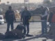 Conductor lesiona a motociclista tras omitir alto y provocar un choque
