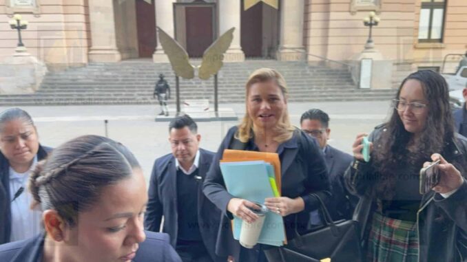 arriba-gobernadora-a-reunion-de-la-mesa-de-seguridad-en-palacio.jpeg Arriba gobernadora a reunión de la mesa de seguridad en palacio