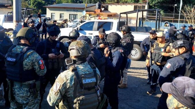 matan-a-un-policia-municipal-y-hieren-a-4-agentes-mas-en-tinguindin-michoacan.jpg Matan a un policía municipal y hieren a 4 agentes más en Tingüindín, Michoacán
