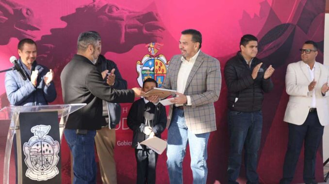entrega-alcalde-obras-de-rehabilitacion-de-primaria-juan-alvarez.jpeg Entrega alcalde obras de rehabilitación de primaria Juan Álvarez