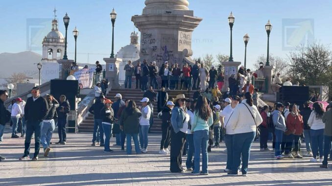 cientos-de-maestros-realizan-marcha-y-planton-bloquean-el-primer-cuadro-de-la-ciudad.jpeg Cientos de maestros realizan marcha y plantón; bloquean el primer cuadro de la ciudad