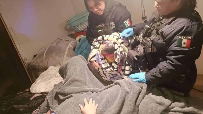 apoya-policias-municipales-a-mujer-que-dio-a-luz-en-su-vivienda.jpg Apoya policías municipales a mujer que dio a luz en su vivienda