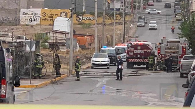 incendio-consume-taller-2-vehiculos-y-dos-mas-con-danos-un-hombre-resulta-herido.jpeg Incendio consume taller, 2 vehículos y dos más con daños; un hombre resulta herido