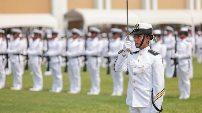 cadetes-de-la-marina-realizan-la-jura-de-bandera-en-veracruz.jpeg Cadetes de la Marina realizan la Jura de Bandera en Veracruz