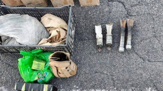 aseguran-arsenal-abandonado-tras-enfrentamiento-en-la-carretera-ojinaga-aldama.jpg Aseguran arsenal abandonado tras enfrentamiento en la carretera Ojinaga – Aldama