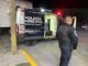 Pareja en motocicleta es impactada por tráiler en Avenida de las Industrias