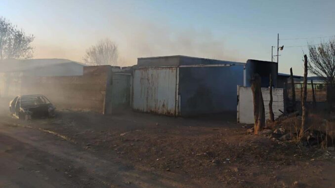 Investiga FGE incendio de cuatro casas en Carichí por incursión de comando armado