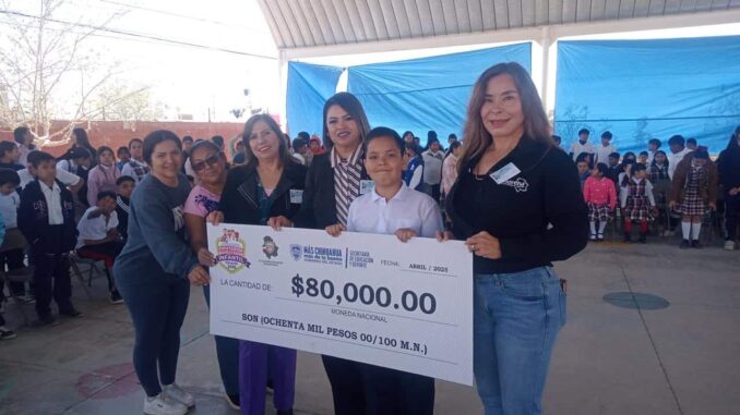 maria-antonieta-perez-entrega-apoyo-economico-a-la-primaria-por-el-dia-del-nino.jpeg María Antonieta Pérez entrega apoyo económico a la primaria por el Día del Niño