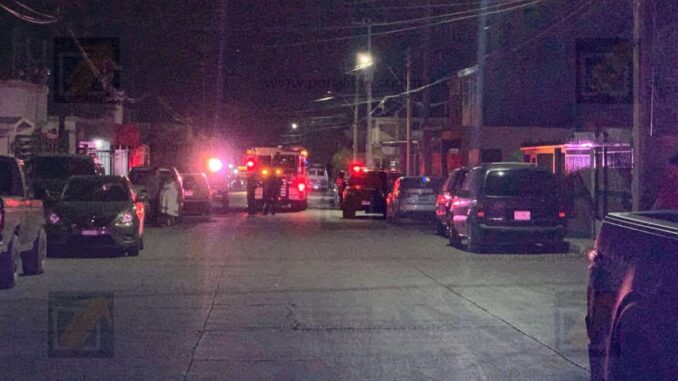 incendio-en-casa-habitacion-de-colonia-santa-cecilia-moviliza-a-cuerpos-de-emergencia.jpeg Incendio en casa habitación de colonia Santa Cecilia moviliza a cuerpos de emergencia