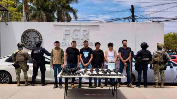 detienen-a-seis-en-navolato-sinaloa-con-fuerte-arsenal.jpg Detienen a seis en Navolato, Sinaloa, con fuerte arsenal