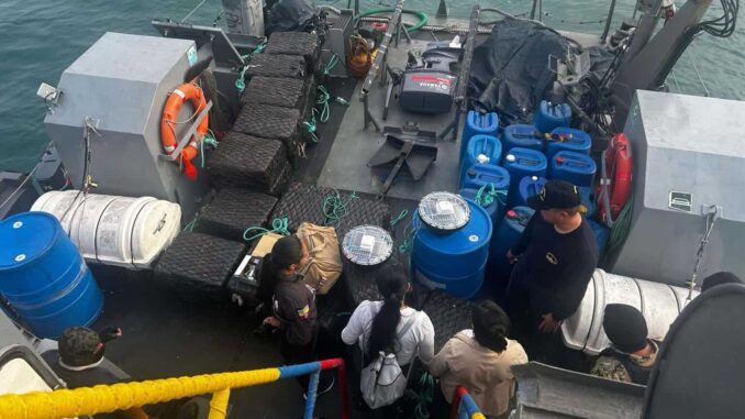 ecuador-asegura-lancha-con-1-5-toneladas-de-droga-que-iban-a-centroamerica-y-mexico.jpg Ecuador asegura lancha con 1.5 toneladas de droga que iban a Centroamérica y México