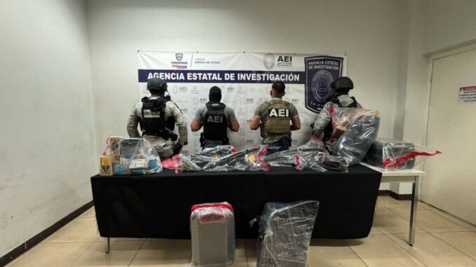 asegura-coe-mas-de-20-kilos-de-droga-mil-393-cartuchos-una-granada-y-cinco-armas-de-fuego-en-cd-juarez.jpg Asegura COE más de 20 kilos de droga, mil 393 cartuchos, una granada y cinco armas de fuego en Cd. Juárez