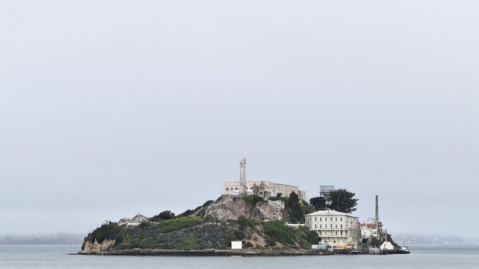 alcatraz-entre-la-ruina-y-la-polemica-por-la-orden-de-trump-de-reabrir-la-mitica-prision.jpg Alcatraz, entre la ruina y la polémica por la orden de Trump de reabrir la mítica prisión