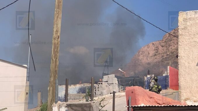 incendio-consume-vivienda-en-la-colonia-popular-bomberos-sofocaron-las-llamas.jpeg Incendio consume vivienda en la Colonia Popular; bomberos sofocaron las llamas