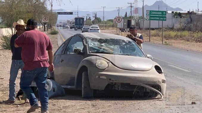 trasladan-al-hospital-a-dos-tripulantes-de-un-automovil-volcado-en-la-carretera-a-aldama.jpeg Trasladan al hospital a dos tripulantes de un automóvil volcado en la carretera a Aldama