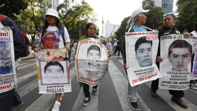 fiscal-del-caso-ayotzinapa-reconoce-que-se-buscan-los-cadaveres-de-normalistas.jpg Fiscal del Caso Ayotzinapa reconoce que se buscan los cadáveres de normalistas