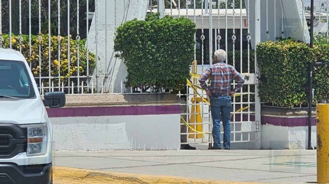 fueron-dos-cateos-de-la-fge-esta-manana-uno-en-panteon-la-colina-y-otro-en-residencial-campestre.jpeg Fueron dos cateos de la FGE esta mañana; uno en panteón La Colina y otro en Residencial Campestre