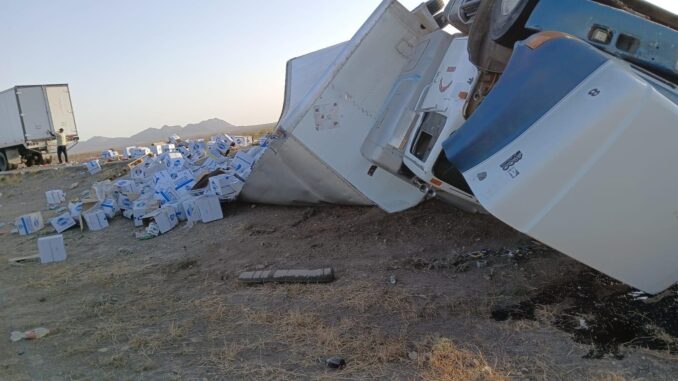 camion-con-despensas-para-grupos-vulnerables-sufre-percance-rumbo-a-casas-grandes.jpeg Camión con despensas para grupos vulnerables sufre percance rumbo a Casas Grandes
