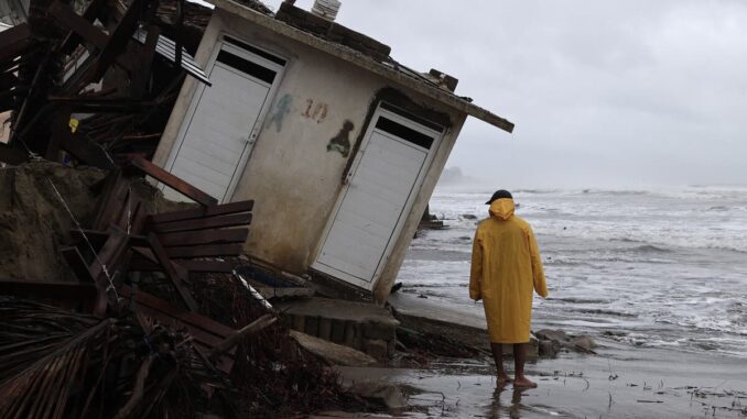 dalila-pierde-intensidad-y-se-aleja-de-las-costas-del-pacifico-mexicano.jpg «Dalila» pierde intensidad y se aleja de las costas del Pacífico mexicano