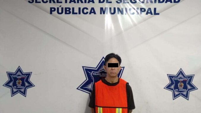 arrestan-a-mujer-por-desobediencia-y-la-vinculan-a-presunto-robo-de-vehiculo.jpeg Arrestan a mujer por desobediencia y la vinculan a presunto robo de vehículo