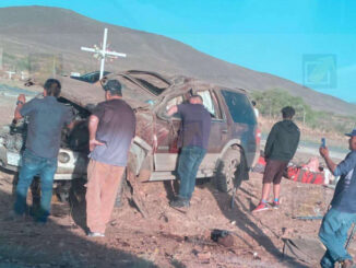 Vuelca familia en carretera a Juárez; una joven fallecida y al menos 5 más heridos