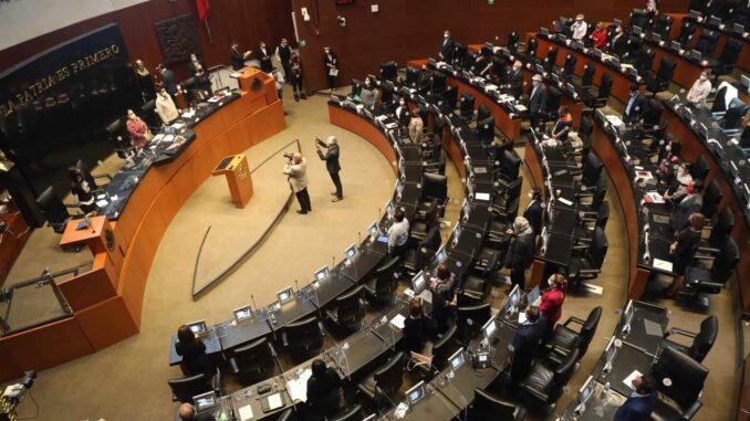 activistas-exigen-la-renuncia-de-fernandez-norona.jpg Activistas exigen la renuncia de Fernández Noroña