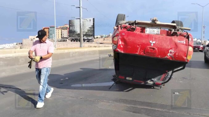 adulto-mayor-sufre-volcadura-tras-chocar-contra-un-muro-en-el-juventud.jpeg Adulto mayor sufre volcadura tras chocar contra un muro en el Juventud