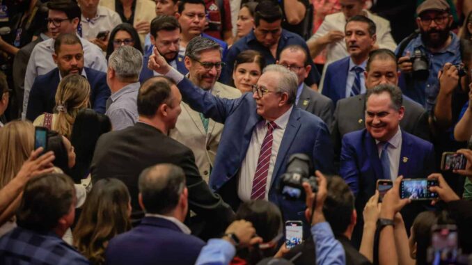 rocha-moya-reafirma-el-respaldo-de-su-gobierno-a-la-uas.jpeg Rocha Moya reafirma el respaldo de su gobierno a la UAS