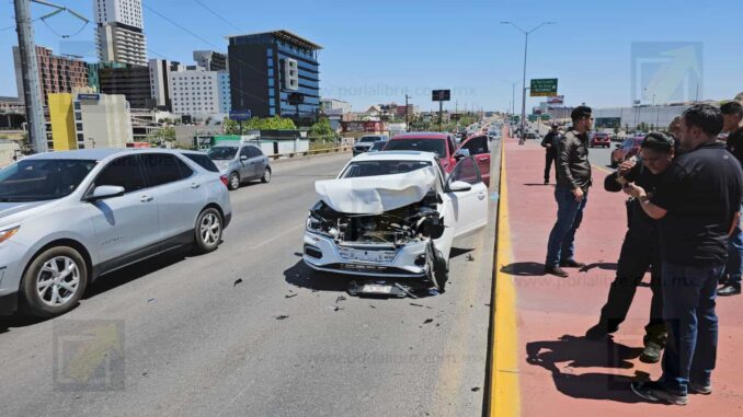 cuatro-vehiculos-chocan-en-sobre-el-periferico-de-la-juventud.jpeg Cuatro vehículos chocan en sobre el periférico de la Juventud
