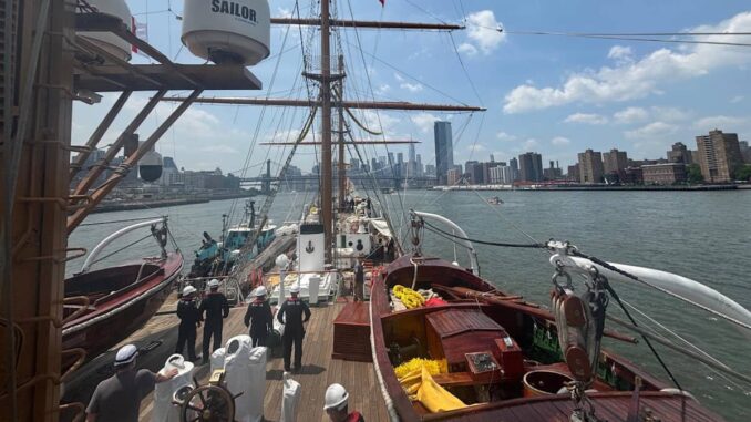 concluye-la-primera-fase-de-reparacion-del-buque-cuauhtemoc-lo-trasladan-a-otro-astillero.jpg Concluye la primera fase de reparación del Buque Cuauhtémoc; lo trasladan a otro astillero