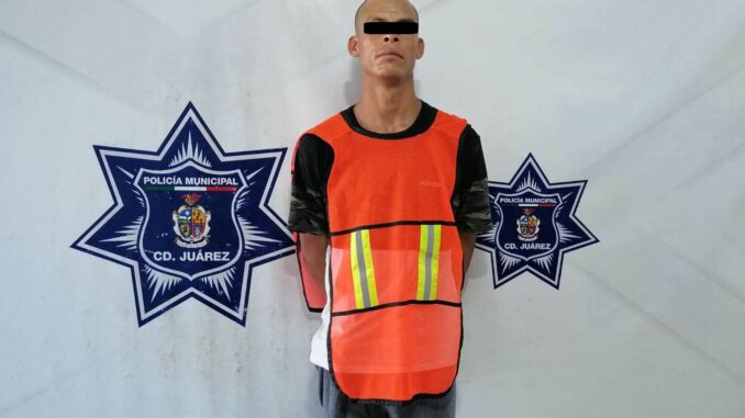 arrestan-a-hombre-por-robo-de-cableado-en-plaza-comercial-de-rincones-del-sol.jpg Arrestan a hombre por robo de cableado en plaza comercial de Rincones del Sol