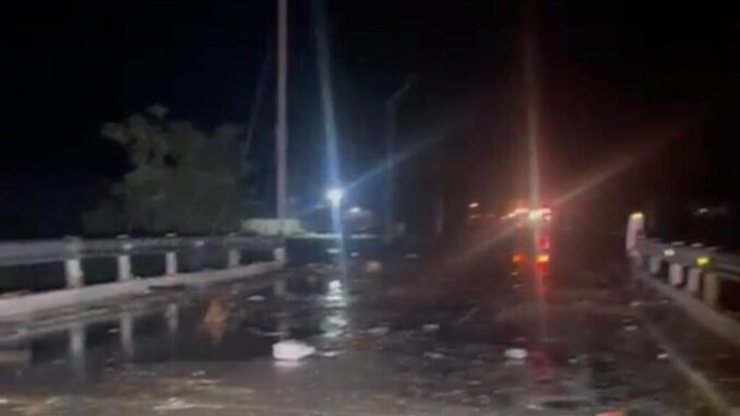 desbordamiento-de-arroyo-en-flores-magon-obliga-a-evacuaciones-y-cierre-de-caminos.jpg Desbordamiento de arroyo en Flores Magón obliga a evacuaciones y cierre de caminos