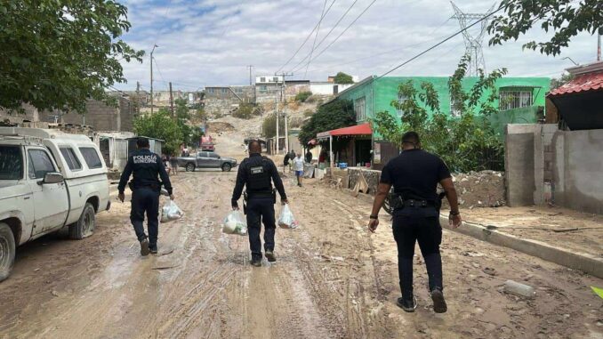 entregan-despensas-a-familias-afectadas-por-lluvias-en-juarez.jpeg Entregan despensas a familias afectadas por lluvias en Juárez