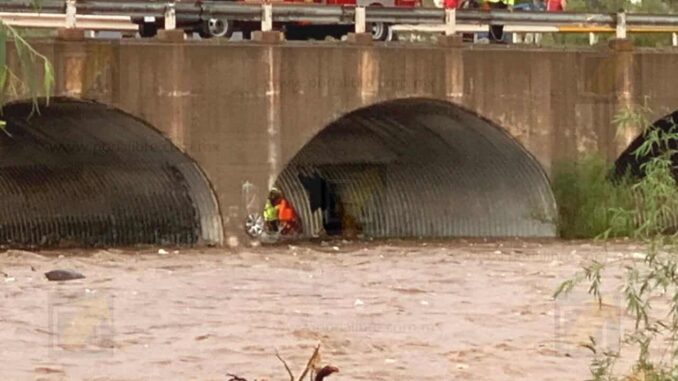 hombre-es-rescatado-por-bomberos-tras-quedar-atrapado-bajo-puente-del-rio-sacramento.jpeg Hombre es rescatado por bomberos tras quedar atrapado bajo puente del Río Sacramento