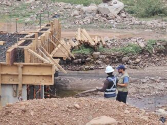 Hallan cuerpo atorado en canal en construcción en la colonia Granjas del Valle