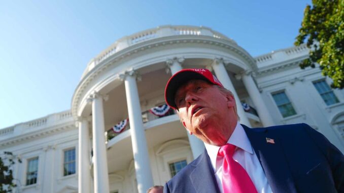 trump-ordena-arrestar-a-quienes-arrojen-piedras-contra-vehiculos-de-agentes-migratorios.jpg Trump ordena arrestar a quienes arrojen piedras contra vehículos de agentes migratorios