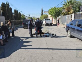 Rarámuri a bordo de una bicicleta resulta herido tras chocar con una camioneta en la colonia La Cima