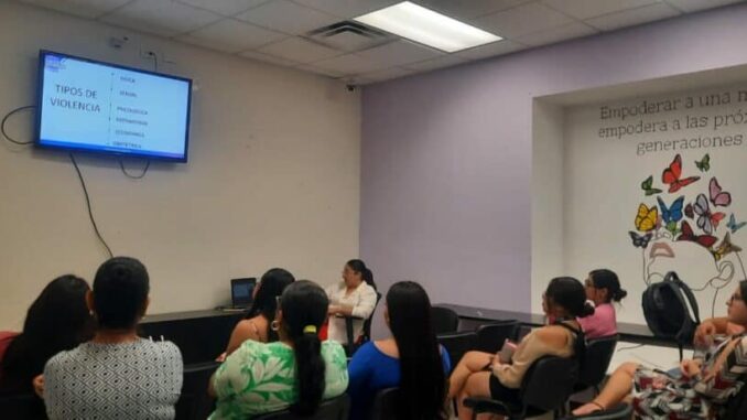recibe-personal-del-centro-de-justicia-para-las-mujeres-c2a8marisela-escobedoc2a8-capacitacion-sobre-violencia-laboral.jpg Recibe personal del Centro de Justicia para las Mujeres ¨Marisela Escobedo¨ capacitación sobre violencia laboral