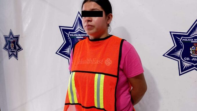 arrestan-a-mujer-con-vehiculo-robado.jpg Arrestan a mujer con vehículo robado