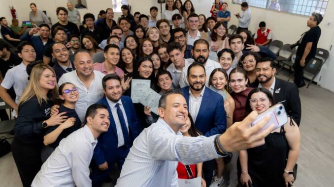 entrega-marco-bonilla-reconocimientos-a-jovenes-que-participaron-en-el-programa-liderazgo-juventud.jpeg Entrega Marco Bonilla reconocimientos a jóvenes que participaron en el programa “Liderazgo Juventud”