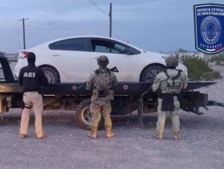 Asegura AEI dos vehículos con impactos de arma de fuego abandonados en camino de Ojinaga