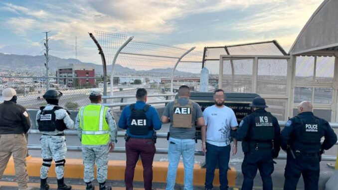 colabora-aei-con-recepcion-y-entrega-de-hombre-deportado-de-estados-unidos-acusado-de-doble-homicidio-en-sinaloa.jpg Colabora AEI con recepción y entrega de hombre deportado de Estados Unidos, acusado de doble homicidio en Sinaloa