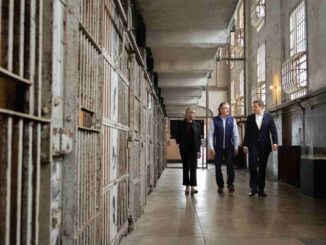 Autoridades federales visitan la prisión de Alcatraz tras la luz verde a su reapertura en California