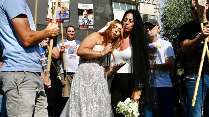 exrehen-mexicana-celebra-boda-simbolica-con-su-novio-aun-cautivo-en-gaza.jpeg Exrehén mexicana celebra boda simbólica con su novio, aún cautivo en Gaza