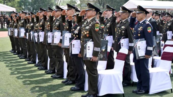 se-graduan-68-discentes-del-colegio-de-defensa-nacional.jpg Se gradúan 68 discentes del Colegio de Defensa Nacional