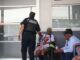 Reparten agua fría en exteriores de hospitales durante la ola de calor
