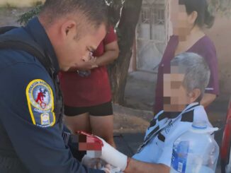 Policías municipales auxilian a ciudadano con hemorragia en un brazo