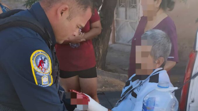 policias-municipales-auxilian-a-ciudadano-con-hemorragia-en-un-brazo.jpeg Policías municipales auxilian a ciudadano con hemorragia en un brazo