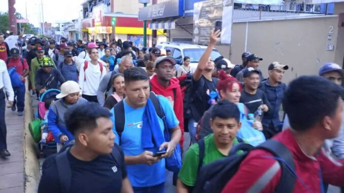 migrantes-que-partieron-en-caravana-desde-chiapas-buscan-llegar-a-canada-y-alemania.jpg Migrantes que partieron en caravana desde Chiapas buscan llegar a Canadá y Alemania