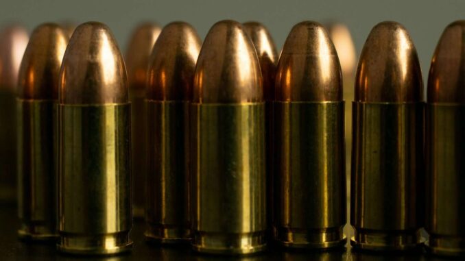 Condenan a prisión a 6 hombres en Florida por tráfico de armas hacia cárteles de Mexico